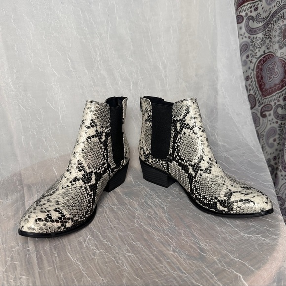 Esprit Women’s TYLEE Leather Ankle Boots 8.5 Heeled Black White Snake Print NWT - Picture 12 of 16